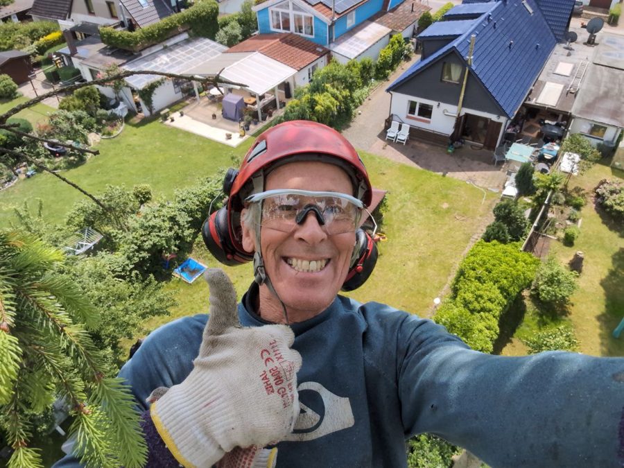 Guido Stapelfeldt in der Baumkrone, Einsatz in einem Wohngebiet